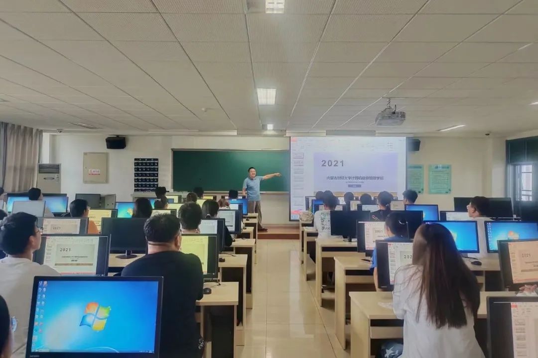 计算机信息管理学院展开2021级新生专业教育